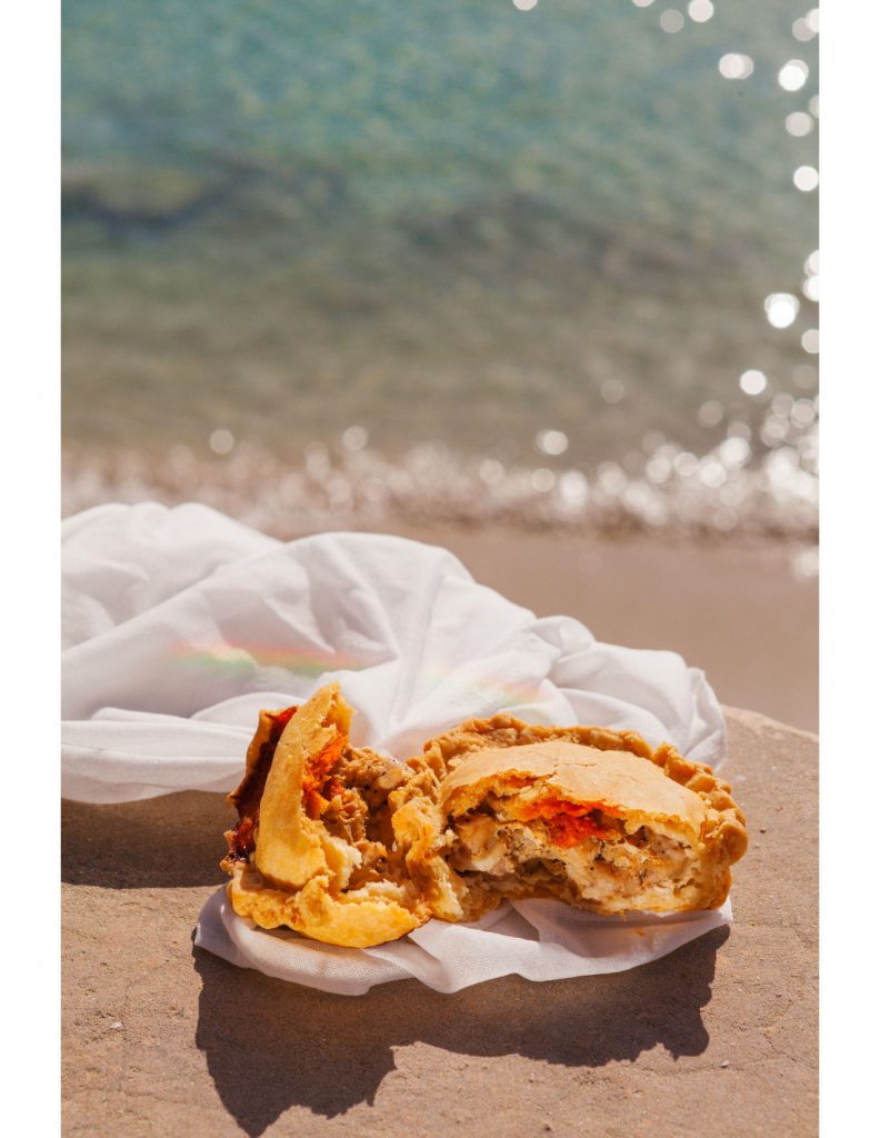 Esta tarta de zanahoria es solo una de las muchas recetas incluidas en Forn Sant Francesc: panadería y repostería tradicional.
El libro recoge elaboraciones clásicas, explicadas con claridad, pensadas para quienes disfrutan de la repostería casera bien hecha, sin atajos ni modas pasajeras.